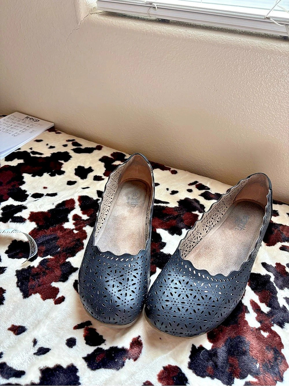 Earth-Perforated Black Flats-Size 10W